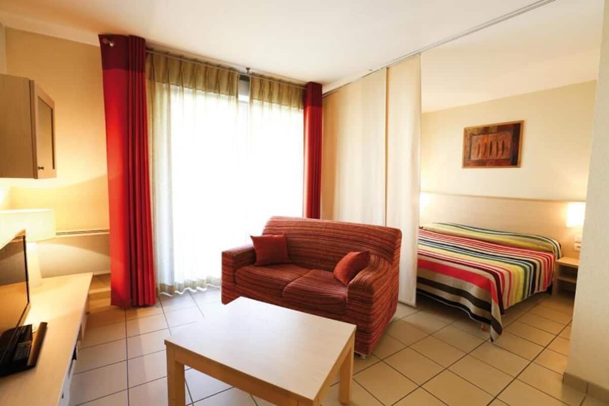 1 bedroom, in-room safe, blackout curtains, free WiFi