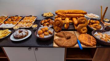 Free daily buffet breakfast