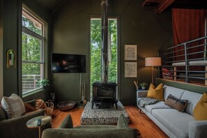 Una Smart TV, una chimenea