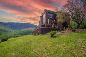 Exterior - The Redstone Estate - Luxury Mountain Venue for Weddings/Events/Large groups (Burnsville)