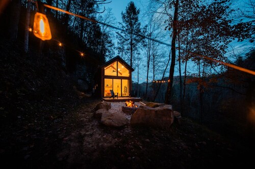 Sleeps 4 | Fire Pit | Dog Friendly | Nature Escape