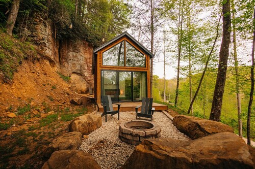 Sleep 4 | Floor to Ceiling Windows | Pet Friendly