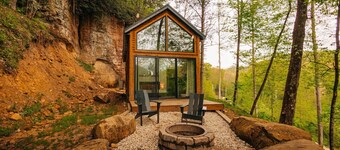 Cliffside Nordic Cabin | Pet Friendly | Sleeps 4