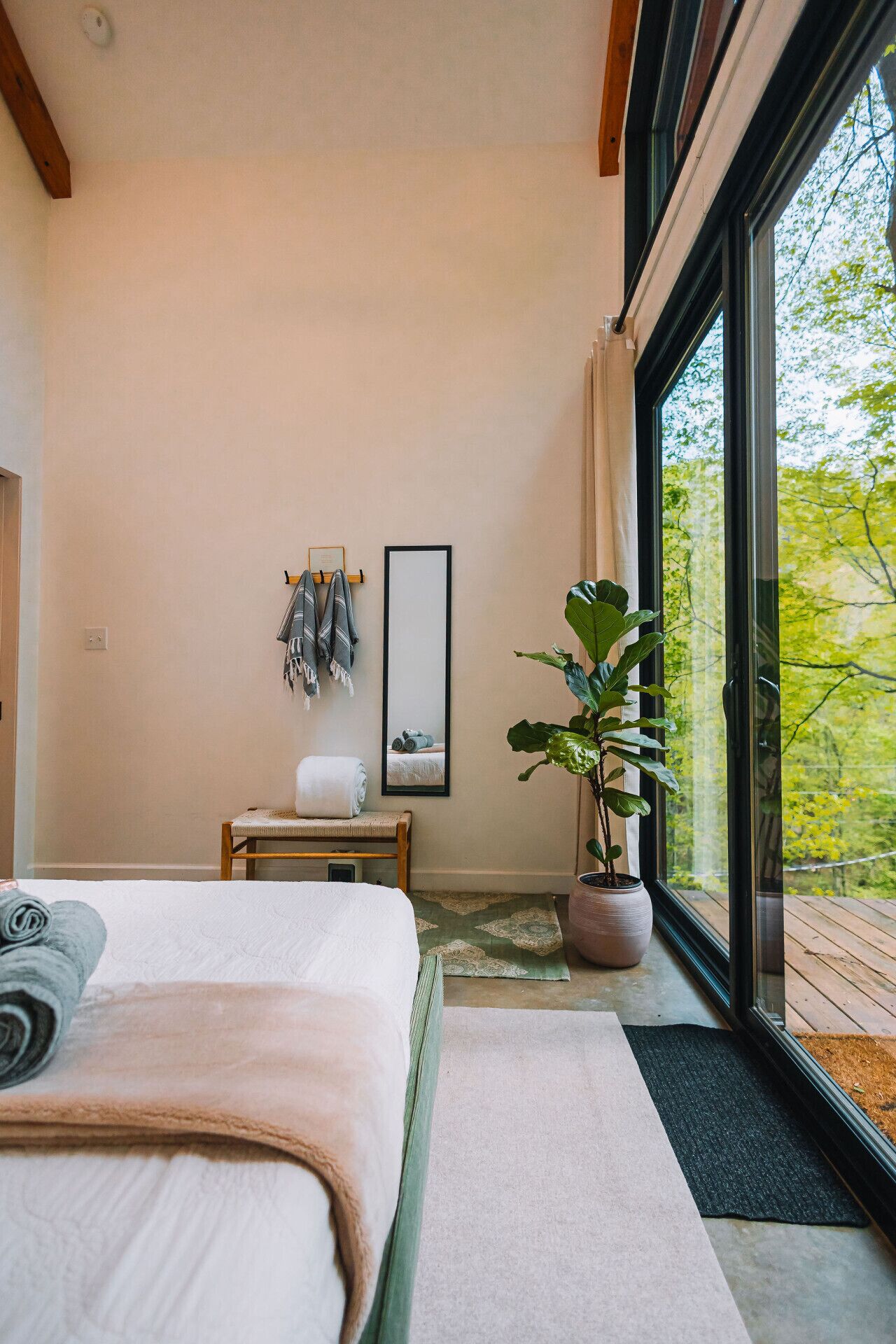 2 bedrooms, desk, free WiFi, bed sheets