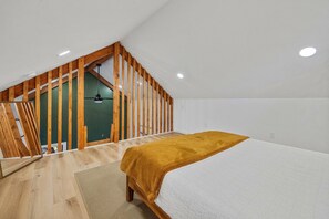 2 bedrooms, desk, free WiFi, bed sheets