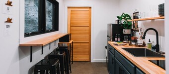 Boulder Mounted Hot Tub | Sleeps 4 | Romantic Stay