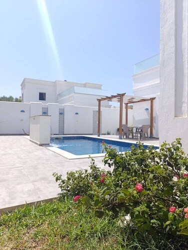 Superbe Villa Standing a Djerba Centre Ville Midoune
