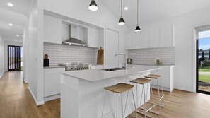 Microwave, oven, stovetop - Sams House in Metung (Metung)