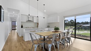 Dining - Sams House in Metung (Metung)