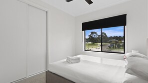 4 bedrooms, iron/ironing board, free WiFi
