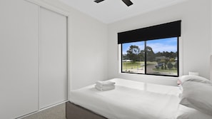 4 bedrooms, iron/ironing board, free WiFi
