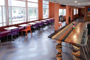 Dining - Omaha Zoo Hotel (Omaha)