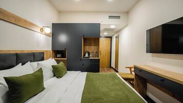 Classic-værelse med dobbeltseng eller 2 enkeltsenge | Arbejdsområde til bærbare computere, lydisolering, gratis Wi-Fi