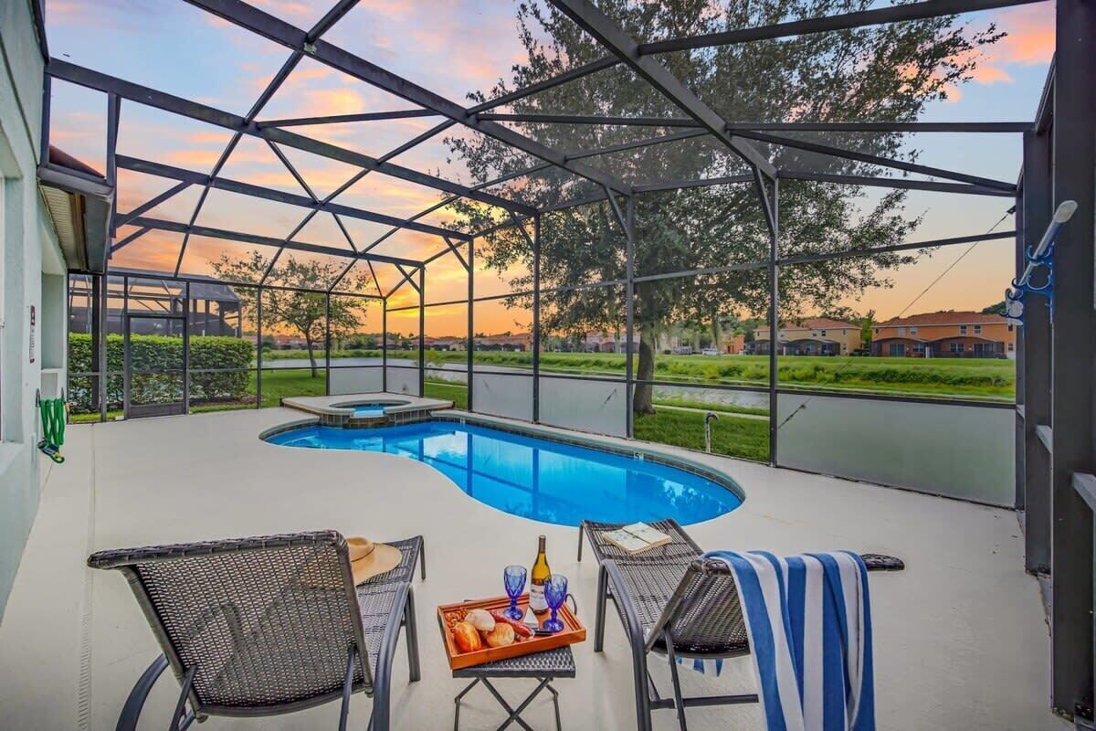 Lake View Getaway: Pool, Game Room, Theming!