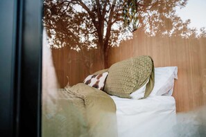 1 bedroom, bed sheets