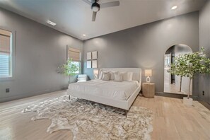 4 Schlafzimmer, Schreibtisch, Bügeleisen/Bügelbrett, WLAN