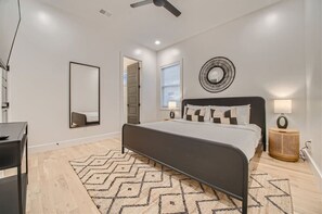 4 bedrooms, desk, iron/ironing board, WiFi - 26- New! Modern Home- The Music City Collection (Berry Hill)