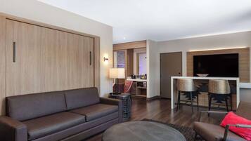 Ropa de cama de alta calidad, camas con pillow-top y cortinas blackout