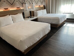 Phòng, 2 giường cỡ queen, không hút thuốc | Bộ đồ giường cao cấp, nệm có lớp đệm bông, màn/rèm cản sáng 