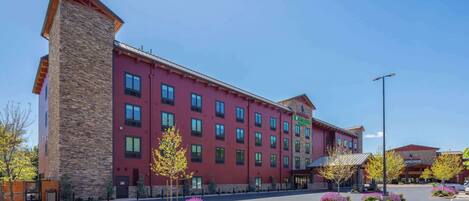 المنشأة من الخارج