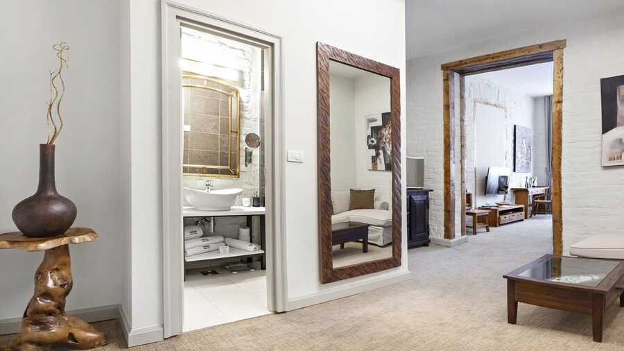 SuperB Luxury Suites