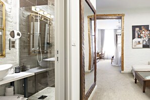 Combined shower/bathtub, free toiletries, hair dryer, bathrobes