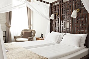 Caja de seguridad en la habitación y decoración personalizada