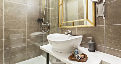 SuperB Luxury Suites