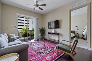 Una Smart TV, una oficina