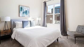 1 habitación, tabla de planchar con plancha, wifi gratis y ropa de cama