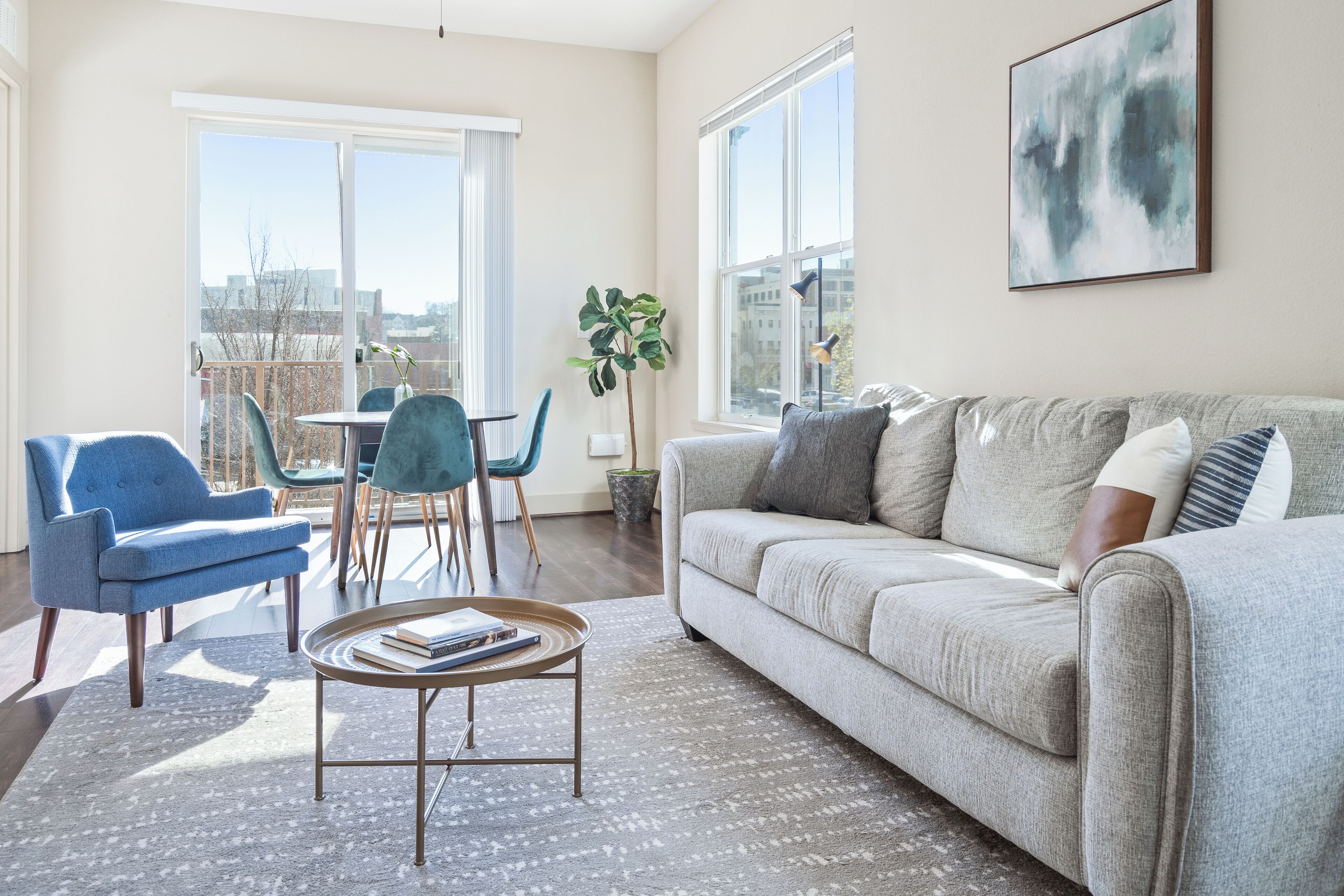 1BR Downtown Apartment with Fast WiFi