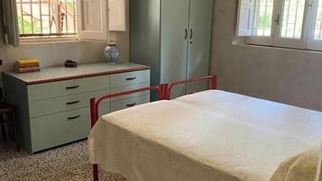 1 Schlafzimmer, Bügeleisen/Bügelbrett, Reisekinderbett, Bettwäsche