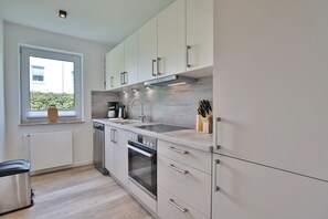 Køleskab, ovn, kogeplade, opvaskemaskine