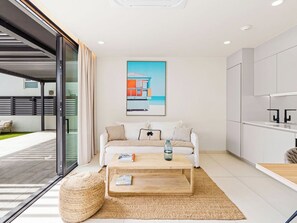 TV, stereo - A101 - Outstanding Lagoon View & Garden (Sint Maarten)