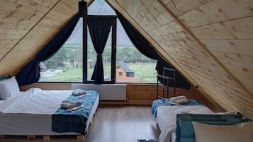 1 bedroom, desk, soundproofing, WiFi