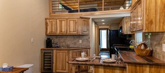 New! Gardenia Cabin- Snuggle by the Campfire.