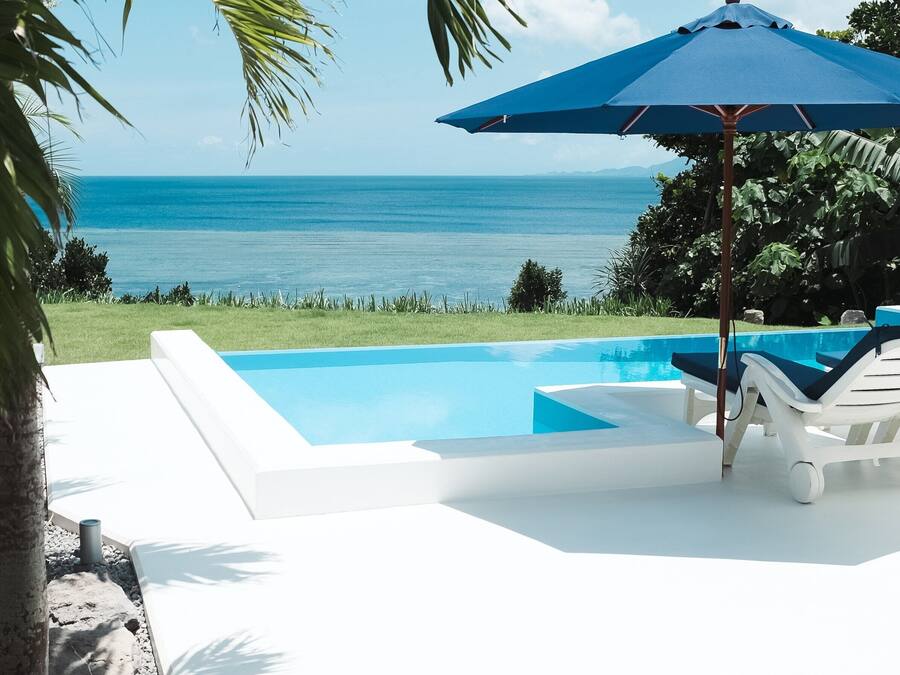 Outdoor pool, pool umbrellas, sun loungers