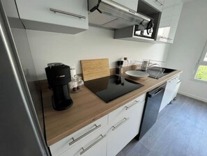 Refrigerador, microondas, parrilla de estufa y lavavajillas 