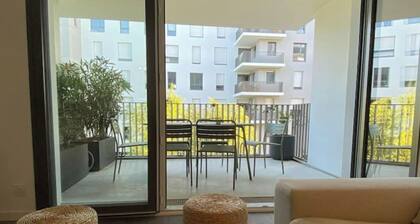 Appartement cosy 80m2 au pied du tram de Bordeaux