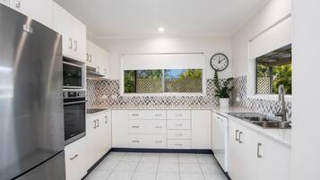 Frigorífic, forn, placa de cuina i rentaplats