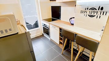 Fridge, microwave, oven, dishwasher
