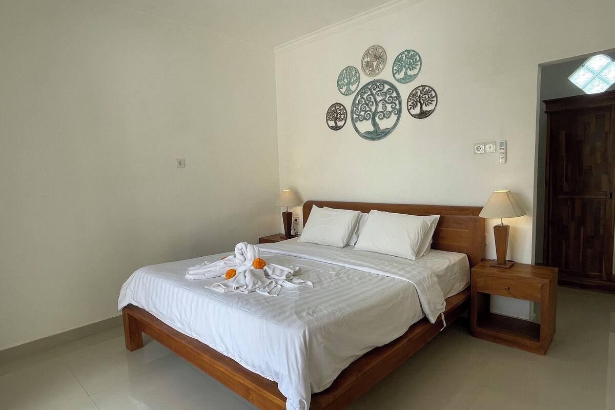 Standard Double Room | Desk, free WiFi, bed sheets