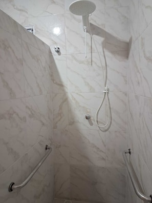Dusche, Haartrockner, Seife