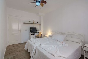 2 bedrooms, desk, iron/ironing board, free WiFi