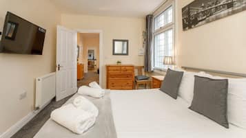 1 habitación, tabla de planchar con plancha, wifi y ropa de cama