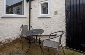 Outdoor dining - Drake St, close to York station and York Centre (York)