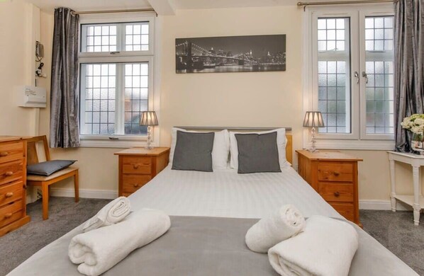 1 slaapkamer, een strijkplank/strijkijzer, wifi, beddengoed