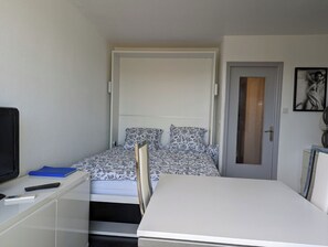 Coffres-forts dans les chambres, fer et planche à repasser, Wi-Fi