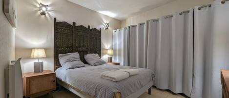 1 chambre, fer et planche à repasser, Wi-Fi, draps fournis