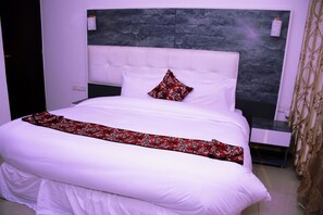 Desk, laptop workspace, free WiFi, bed sheets